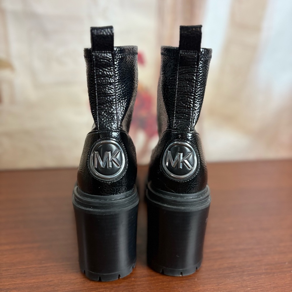 NEW Michael Kors Cyrus booties in black patent leather - Picture 8 of 12